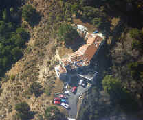 Aerial photo of house-11_03.jpg (685585 bytes)