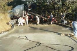 Driveway lookout area from above-with concrete being poured.jpg (1298529 bytes)