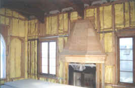 Living room insulation installed.jpg (991997 bytes)