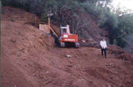 driveway first curve downhill retaining wall grading.jpg (1235300 bytes)