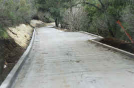 driveway turnout below lookout area- with concrete.jpg (1101760 bytes)